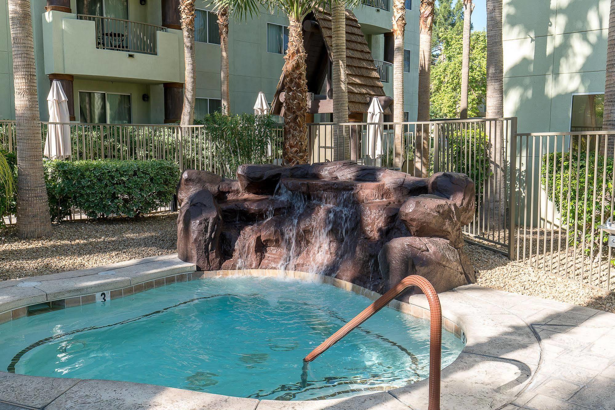 Tahiti All-Suite Resort Las Vegas Exterior photo